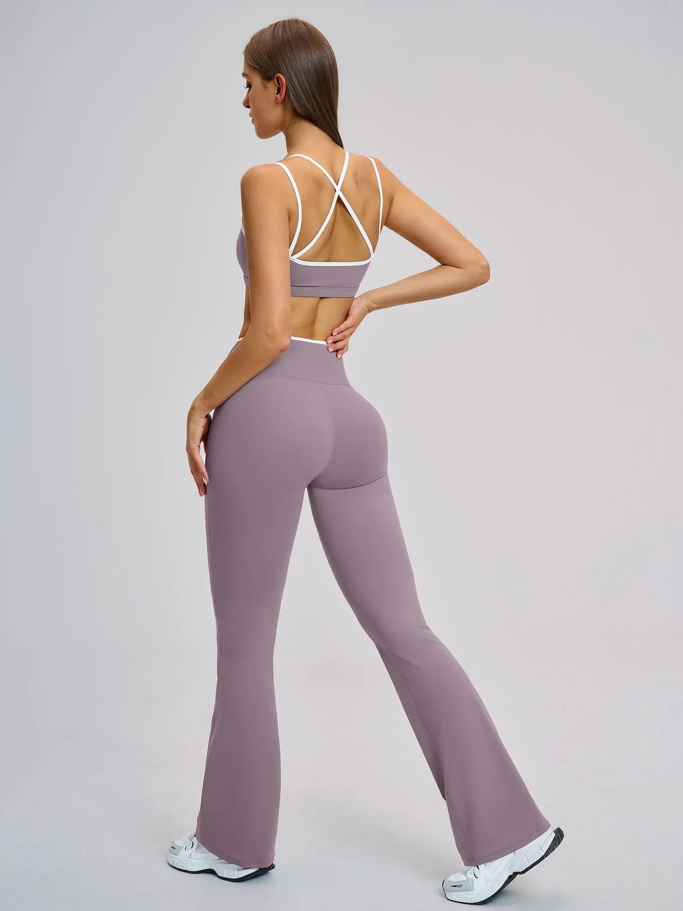 Women's Sporty Yoga Set, Tight-Fitting Backless Design - image 5